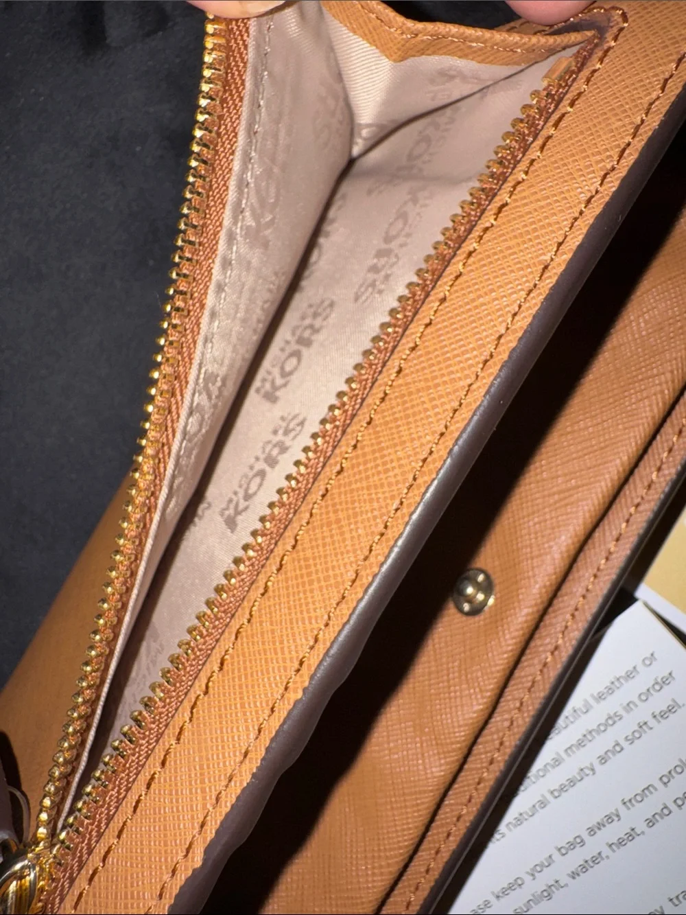 Michael Kors Leather Jet Set Travel Slim Tech Wristlet Acorn Tan Classic Wallet